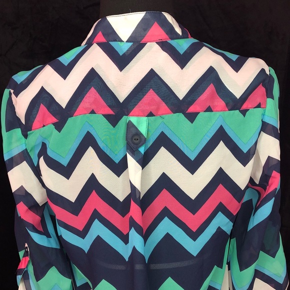 chevron blouse.  Great condition! - Picture 2 of 2